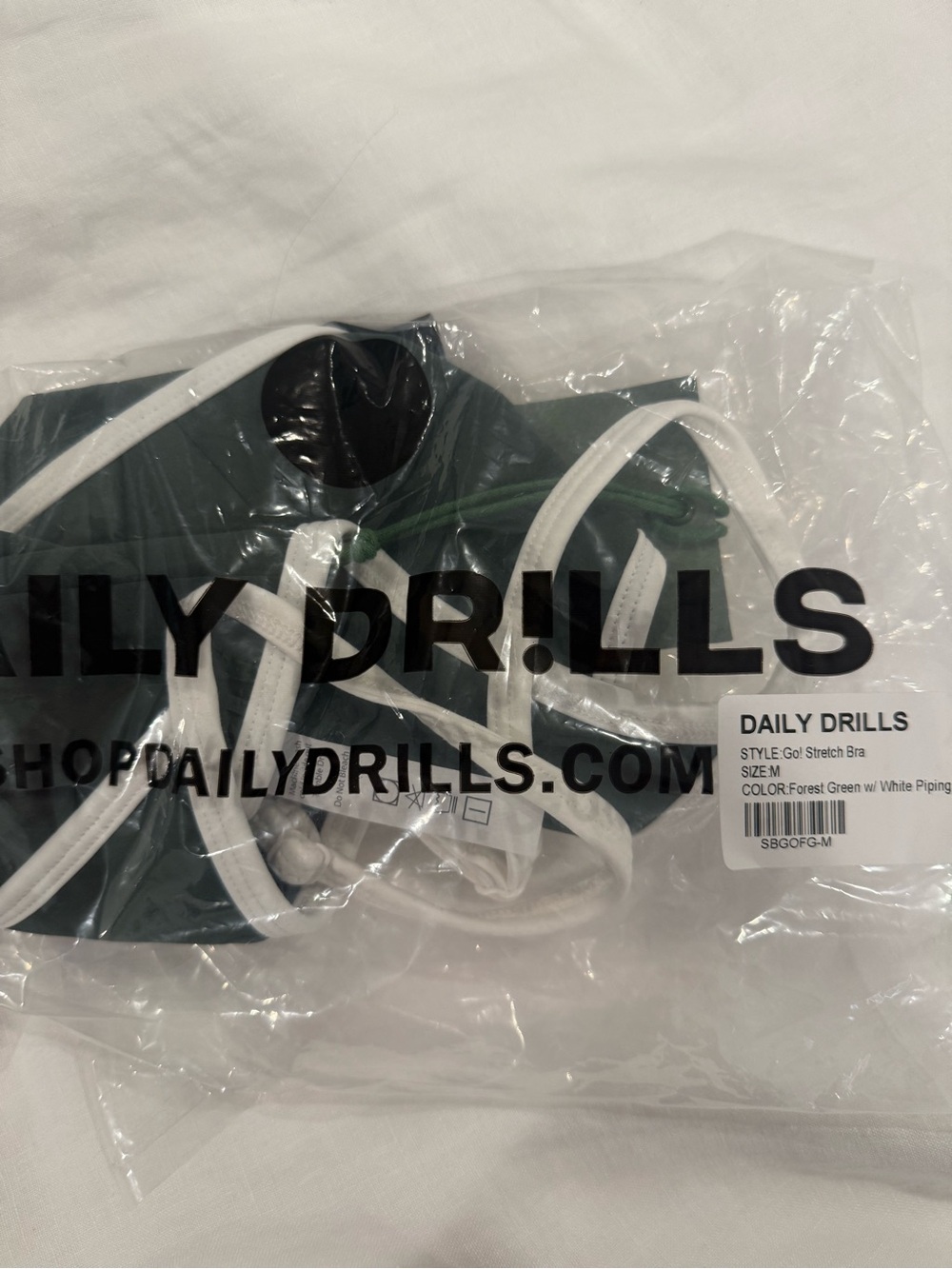 Daily Drills Go! Stretch Bra in forest green & white - Picture 2 of 2
